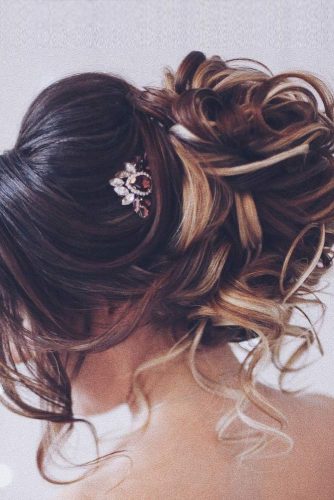 Beautiful Graduation Updo Hairstyles picture 6