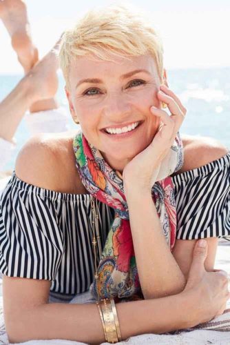 15 Simple Short Hairstyles for Women Over 50