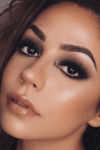 Sexy Smokey Eye Makeup Ideas to Help You Catch His Attention