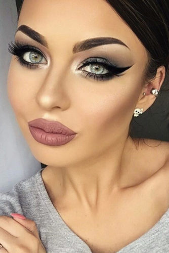 Sexy Smokey Eye Makeup Ideas to Help You Catch His Attention