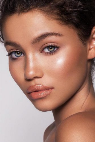 Natural Makeup With Super Glitter Lip Gloss