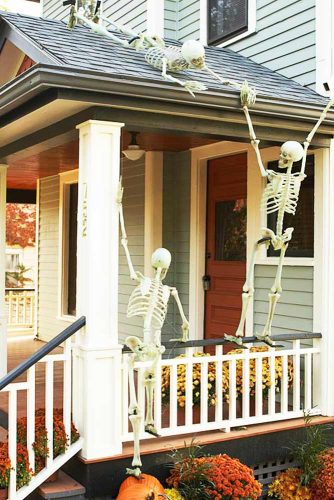 18 Scary Indoor and Outdoor Halloween Decorations That You Can Make