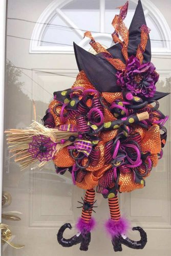 18 Scary Indoor and Outdoor Halloween Decorations That You Can Make