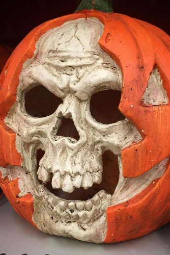 18 Scary Indoor and Outdoor Halloween Decorations That You Can Make