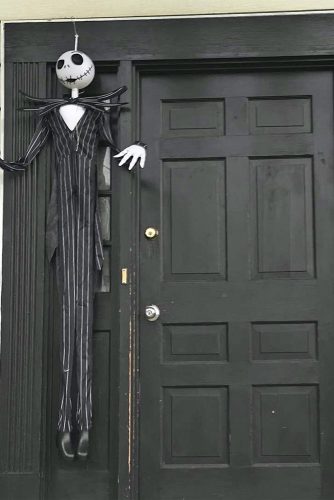 18 Scary Indoor and Outdoor Halloween Decorations That You Can Make