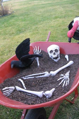 18 Scary Indoor and Outdoor Halloween Decorations That You Can Make