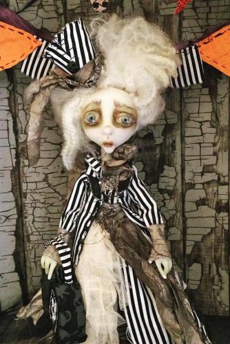 18 Scary Indoor and Outdoor Halloween Decorations That You Can Make