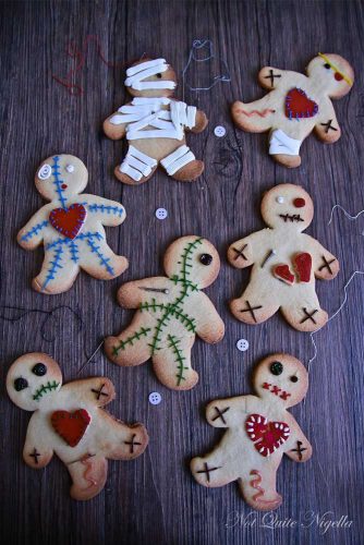 18 Sweet Halloween Treats and Spooky Dessert Ideas