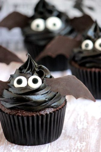 18 Sweet Halloween Treats and Spooky Dessert Ideas