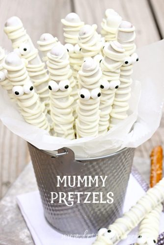 18 Sweet Halloween Treats and Spooky Dessert Ideas