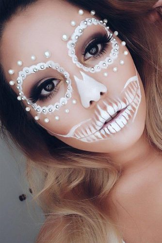 18 Pretty Halloween Makeup Ideas You