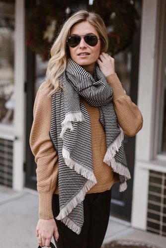 How to Wear a Scarf - Around the Neck picture 6