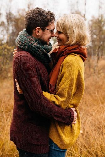 fall-engagement-photos-cutes-18