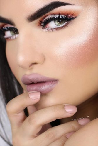 18 Festive Christmas Makeup Ideas