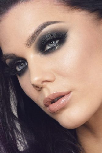 18 Festive Christmas Makeup Ideas