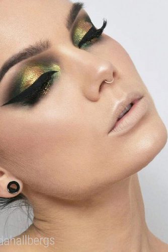 18 Festive Christmas Makeup Ideas