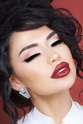 18 Best Winter Makeup Looks for the Holiday Season