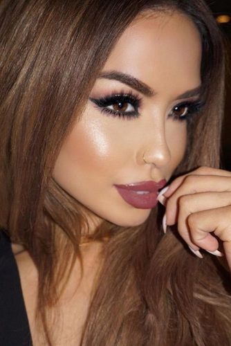 18 Best Winter Makeup Looks for the Holiday Season