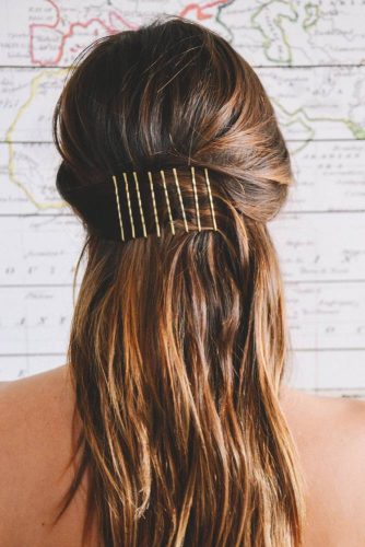 15 Cute Bobby Pin Hairstyles That Are Easy to Do