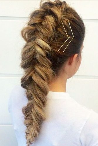 15 Cute Bobby Pin Hairstyles That Are Easy to Do