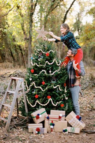 21 Cute Christmas Photos for Couples to Show Love