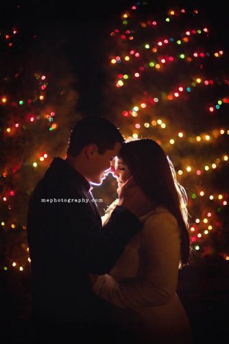 21 Cute Christmas Photos for Couples to Show Love