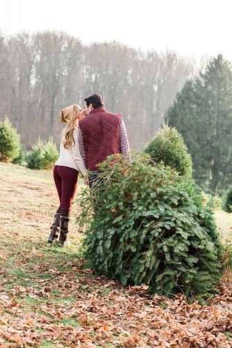 21 Cute Christmas Photos for Couples to Show Love