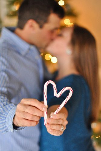 21 Cute Christmas Photos for Couples to Show Love