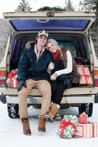 21 Cute Christmas Photos for Couples to Show Love