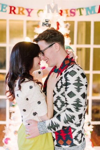 21 Cute Christmas Photos for Couples to Show Love