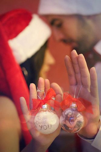 21 Cute Christmas Photos for Couples to Show Love