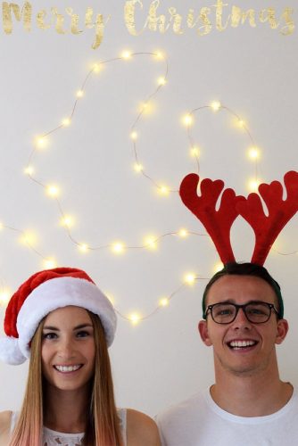 21 Cute Christmas Photos for Couples to Show Love