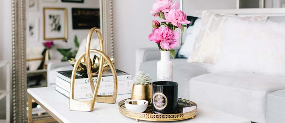 18 Trendy Ways to Arrange Coffee Table Decor