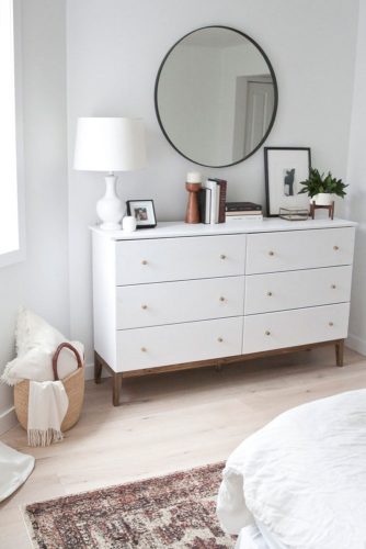 Best Ways to Use Bedside Tables and Commodes picture 4