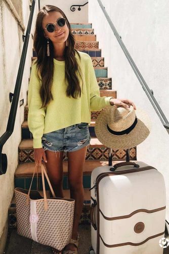 Airplane Outfit Ideas with Shorts picture 3