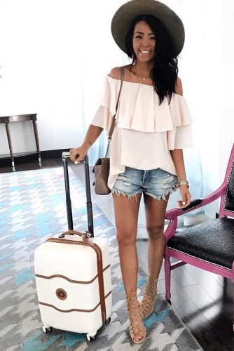 Airplane Outfit Ideas with Shorts picture 5