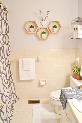 Stylish and Useful Bathroom Decorating picture 1