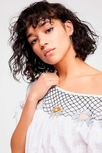 Cute Short Curly Hairstyles For Brunettes #curly #curlybob #bobcut #bang