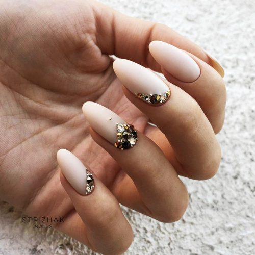 Almond Shape Acrylic Nails for Casual Look Picture 6