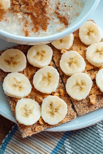 Wheat Toast With Sliced Banana to Eat Before a Workout