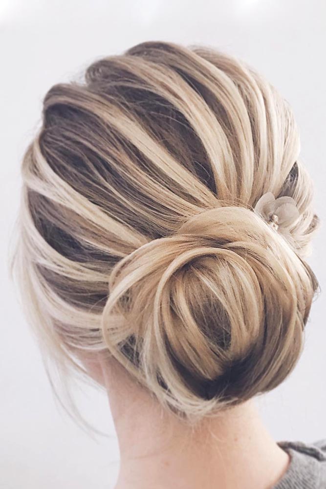 Stylish Low Bun Hairstyles picture 5