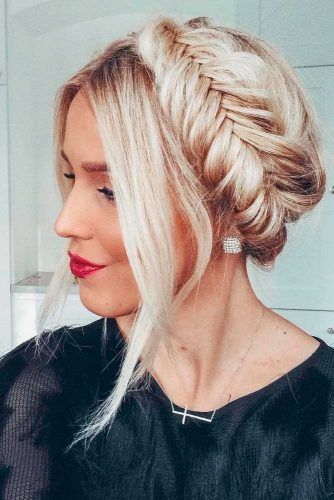 36 Amazing Graduation Hairstyles For Your Special Day