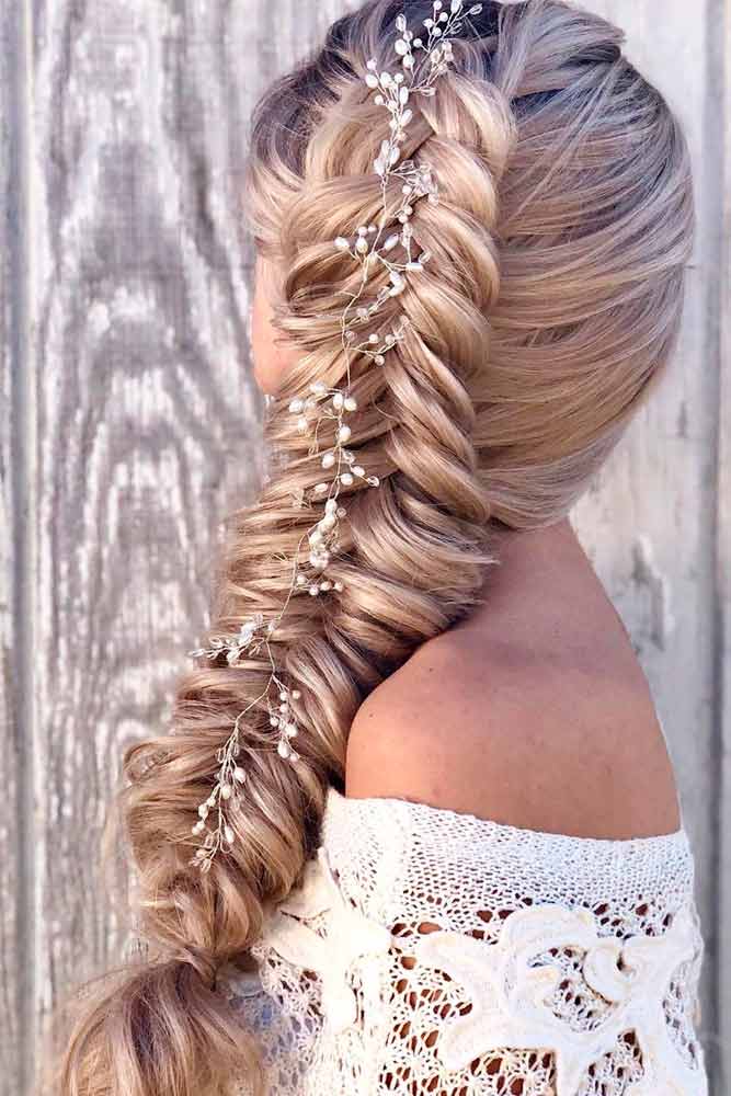 Long Side Braid With Accesories #hairaccessories #braidedhairstyles