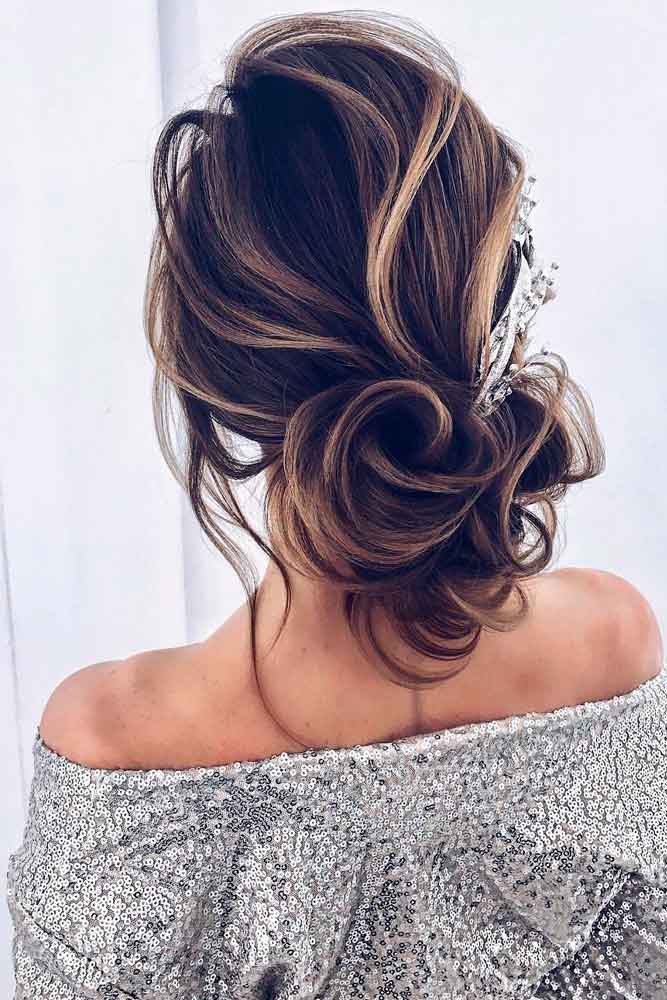 Messy Low Bun With Barrette #hairaccessories #bunhairstyles