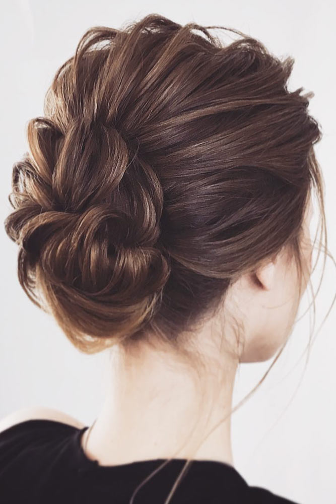 Stylish Low Bun Hairstyles picture 3