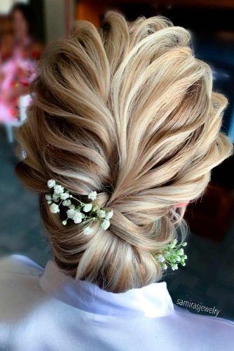 Stylish Bun Hairstyle With Flowers #bunhairstyles #flowershairstyles