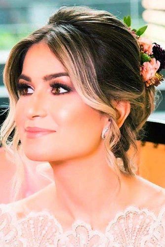 Beautiful Updo With Flowers #flowershairstyles #updohair