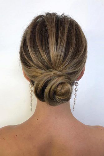 Minimalist Bun Hairstyle For Prom Night #bunhair #updohair