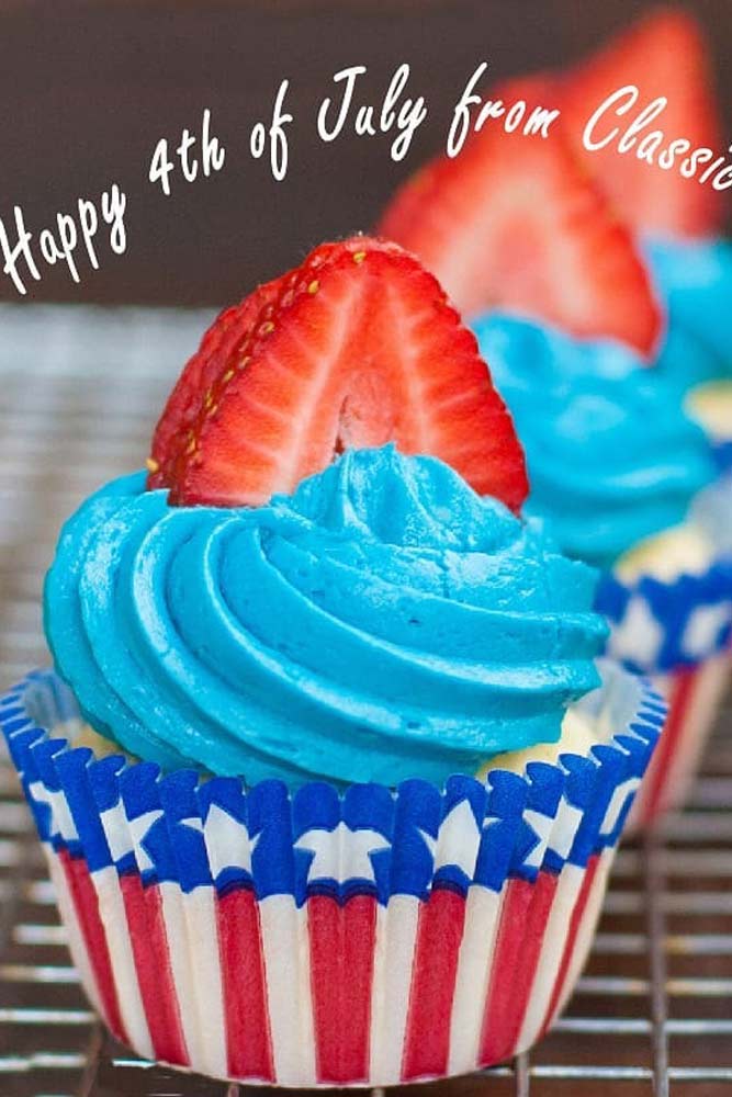 4th Of July Cupcake Idea With Strawberry #strawberrycupcake