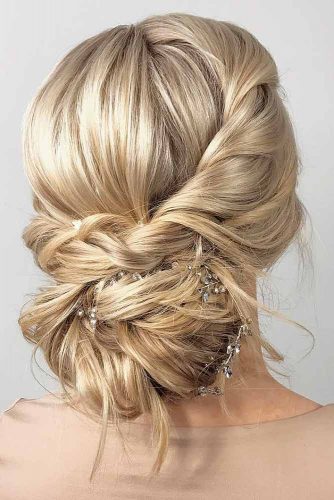 40 Dreamy Homecoming Hairstyles Fit For A Queen